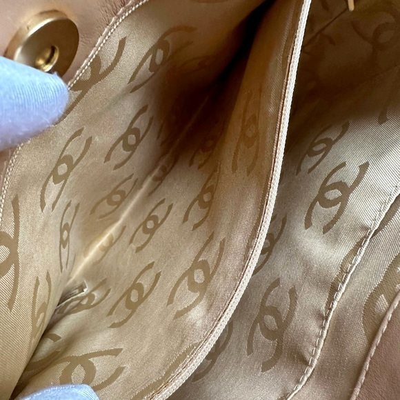 Authentic CHANEL Vintage Vivian/ Wild Stitch Tote Bag - Picture 10 of 14